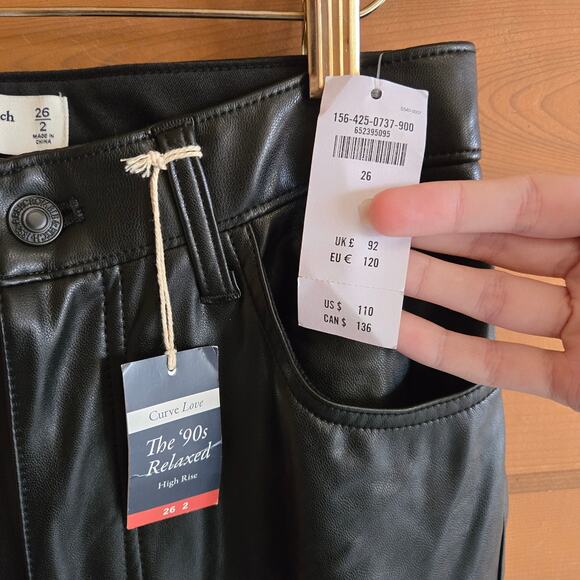 Abercrombie & Fitch Curve Love High Rise 90's Relaxed Vegan Leather Pant NWT 26 - Picture 3 of 4